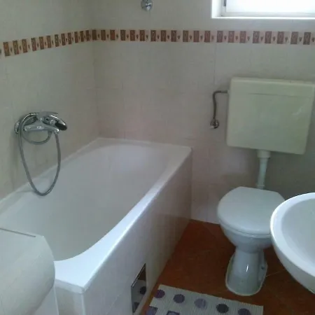 For 6 In Centar * Makarska