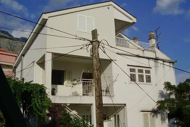 For 6 In Centar Makarska