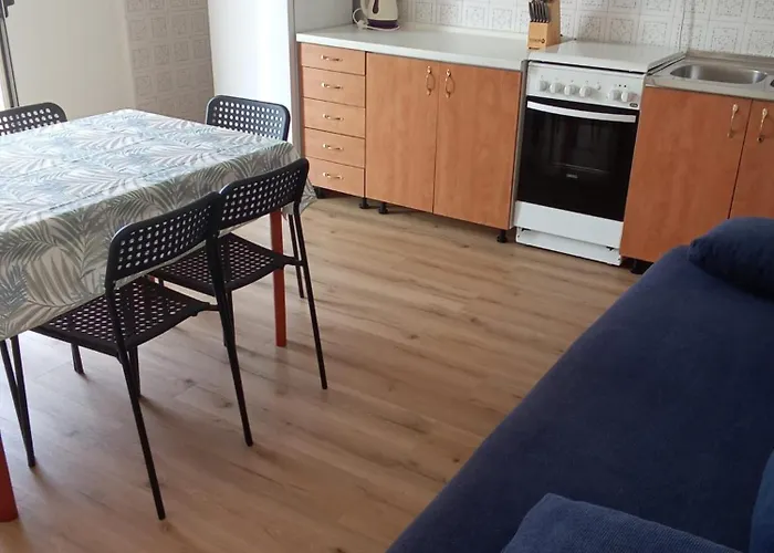 For 6 In Centar Makarska