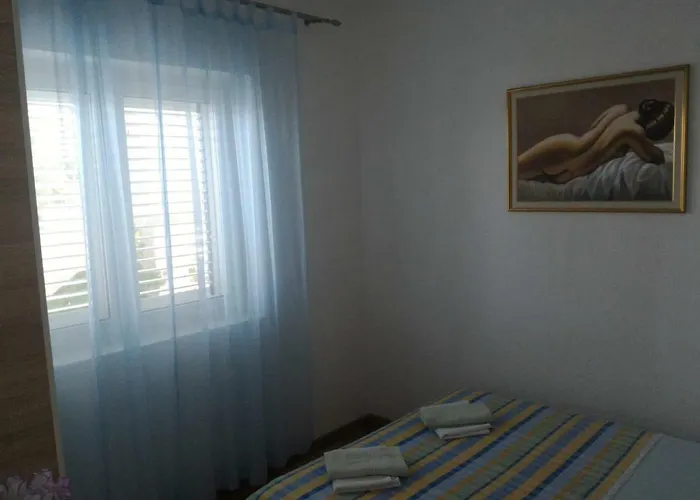 For 6 In Centar Makarska