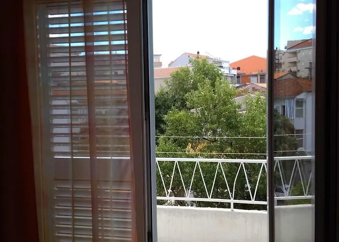 For 6 In Centar Makarska